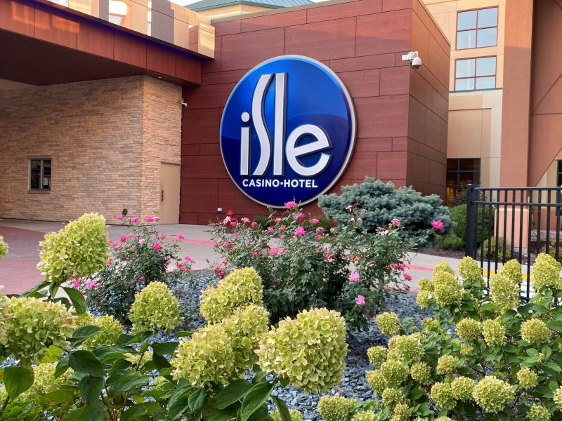 Isle landscaping with flowers 